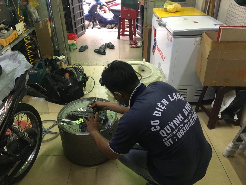 Những lý do bạn nên chọn vệ sinh máy giặt tại Điện Lạnh Quỳnh Anh